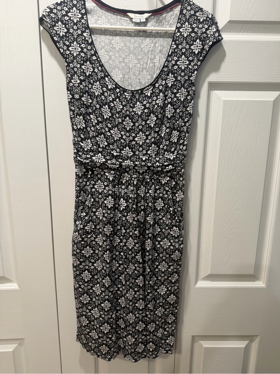 Boden Dresses & Skirts - Boden Black and White Floral Scoop-Neck Midi Dress